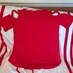 Yiqicohui Criss Cross Cold Shoulder T-Shirt